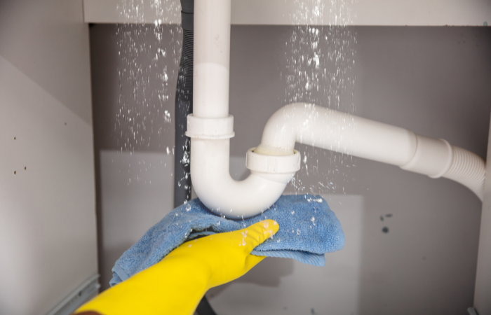 leaky pipes plumbing emergency